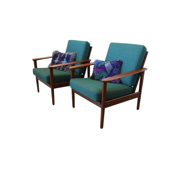 Danish Lounge Chair in Walnut with Cushions Reupholstered in Wool Fabric, 1960s For Sale - Image 11 of 18