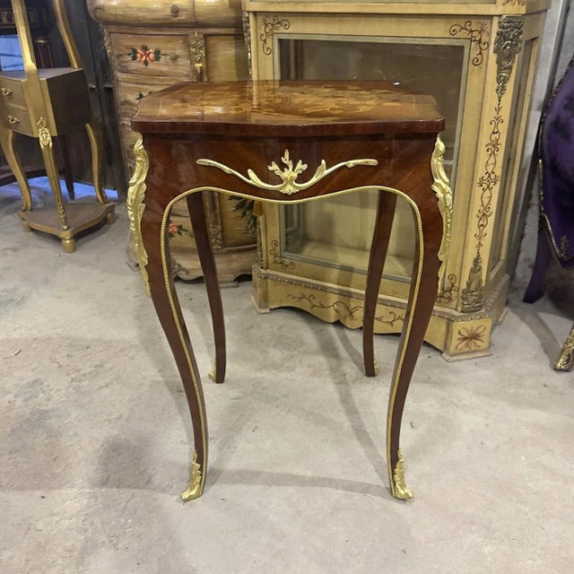 Beautiful side table with gold details. This nightstand can be used to give a classic but elegant touch to your home. The...