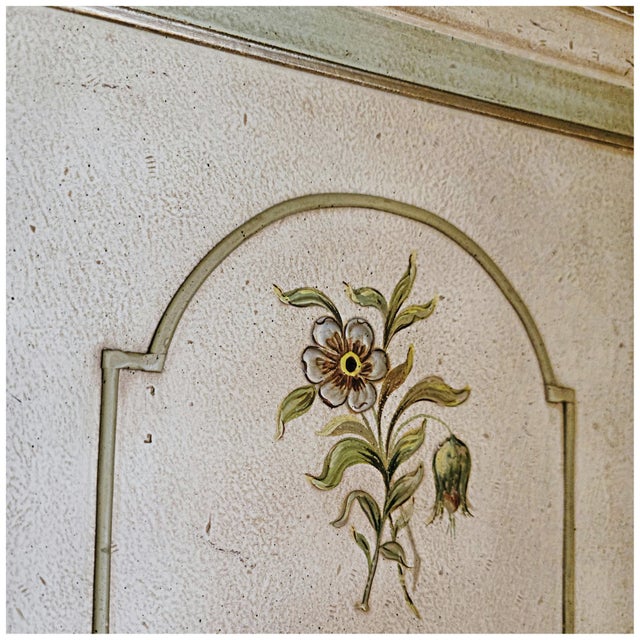 Rare Decorative John Widdicomb Cabinet With Hand-Painted Speckled Finish Palm Beach Regency / Gustavian Crossover For Sale - Image 11 of 16