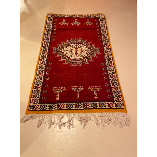 A stunning and sophisticated addition to your living room, dining room, entryway or bedroom, this rug and its exquisite,...