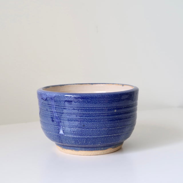 Mid-Century Modern Signed Wabi Sabi Studio Pottery Bowl in Deep Periwinkle Blue Glaze & Wheel-Thrown Texture For Sale - Image 3 of 15
