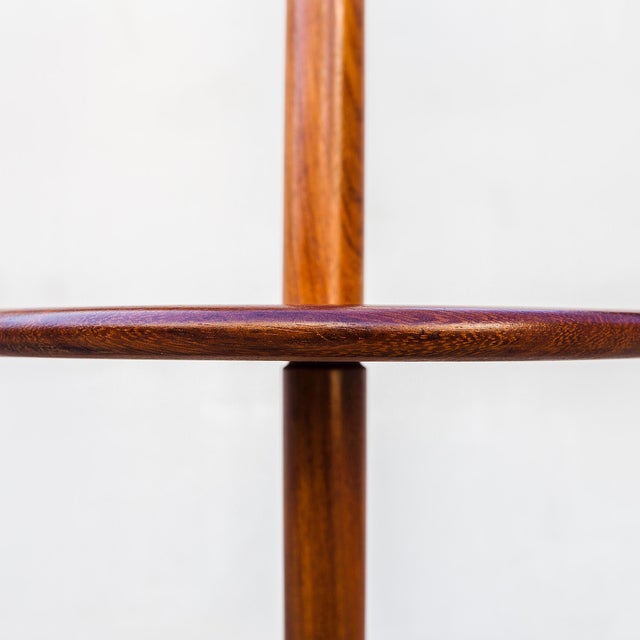 Luxus Restored 1960s Mid Century Modern Floor Lamp With Teardrop Base and Built-in Side Table For Sale - Image 4 of 15