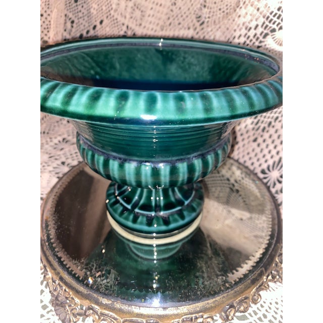1950s Vintage Hull Usa Pottery Green Drip Glaze Pedestal Bowl Urn Planter For Sale - Image 5 of 9