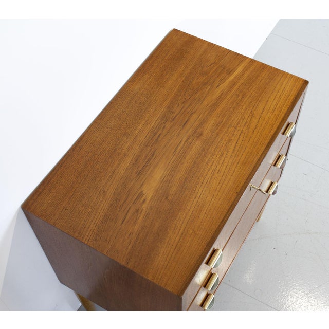 Lovely little mid century Danish teak chest of drawers. It has 3 drawers of which the top one is lockable with curved...