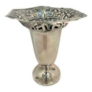 Vintage Victorian Style Hallmark Silver Co. Pierced Floral Silverplate Posy Vase, 4.5” For Sale