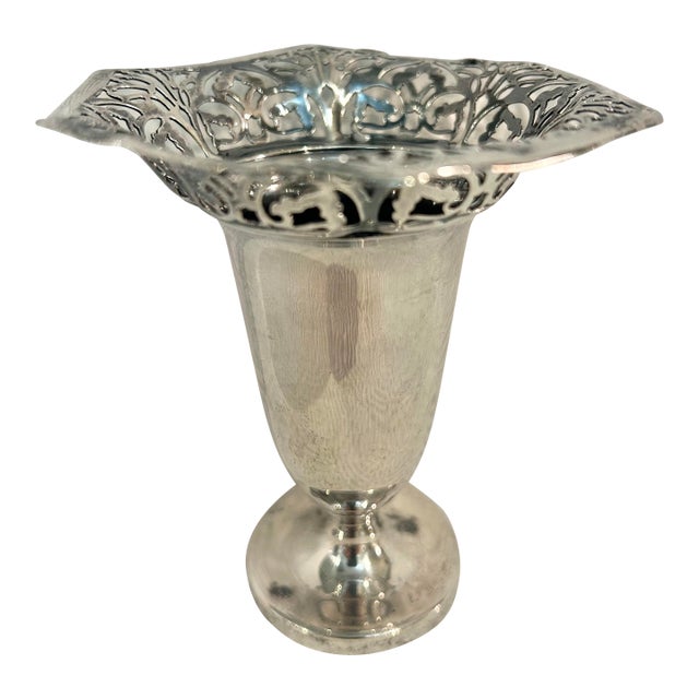 Vintage Victorian Style Hallmark Silver Co. Pierced Floral Silverplate Posy Vase, 4.5” For Sale