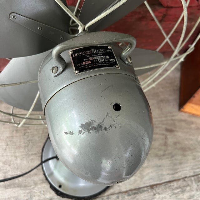 Vintage Emerson Electric 16" Oscillating Metal Desk Fan Fully Functional For Sale - Image 16 of 17