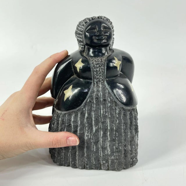 Early 20th Century Shona Stone Woman Sculpture In The Style of Colleen For Sale - Image 9 of 9