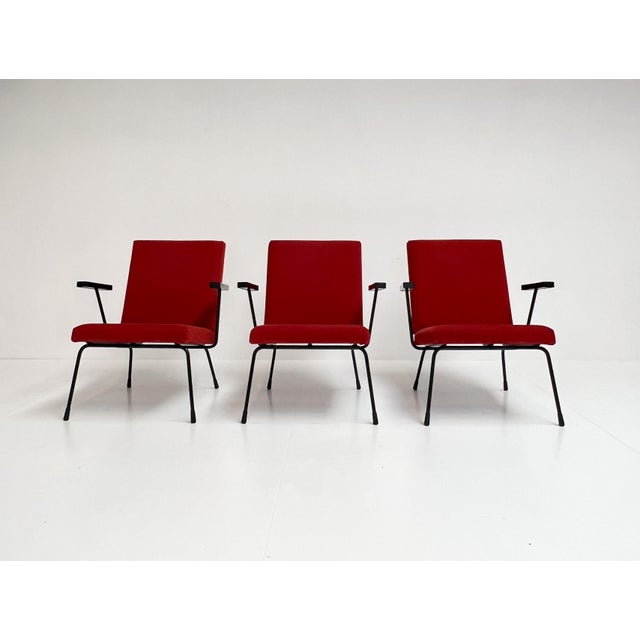 An iconic design from 1954 and still extremely popular! This is the Gispen 1407 chair. Can be recognized by the metal back...