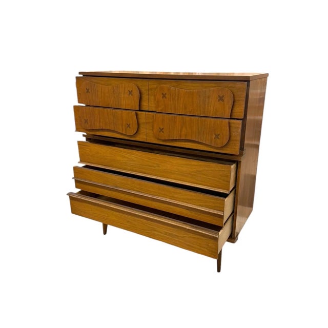 Vintage Bassett Monterey Mid-Century Modern Walnut 5-Drawer and 9-Drawer Dresser Set With Rosewood ‘X’ Inlays by Leo Jiranek Circa 1963 For Sale - Image 10 of 11