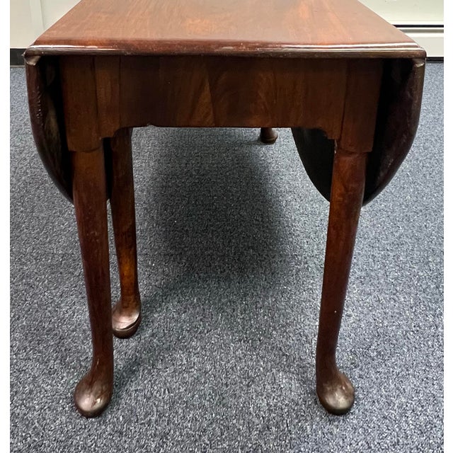 Wood Antique 18th Century Mahogany Queen Anne Drop Leaf Dining Table Circa 1760 For Sale - Image 7 of 10