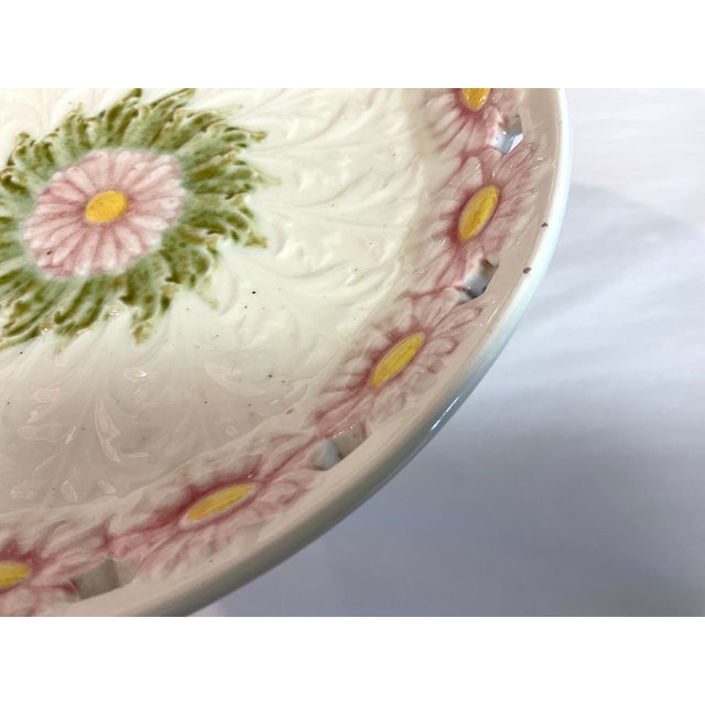Ceramic Eearly 20th Century Daisy Design Majolica Pedestal For Sale - Image 7 of 7
