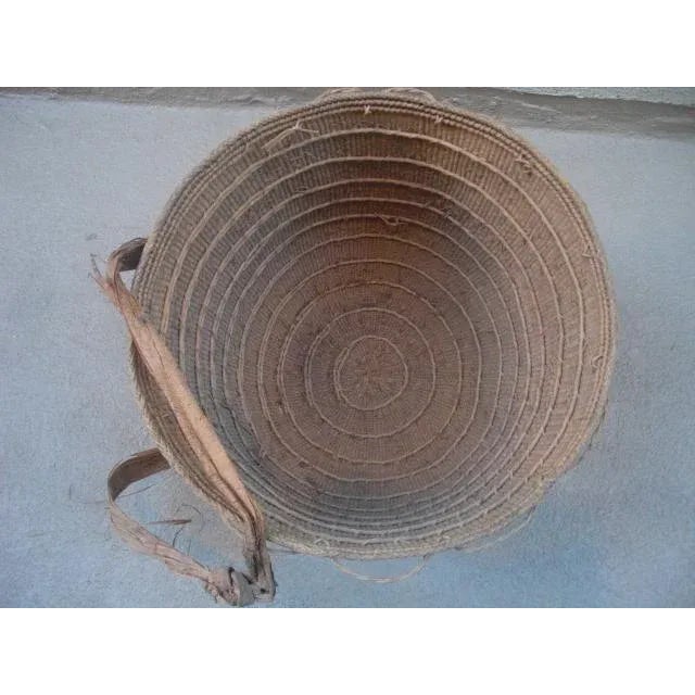 Early 20th Century Vintage Yanomami Gathering Basket With Handle For Sale - Image 5 of 12