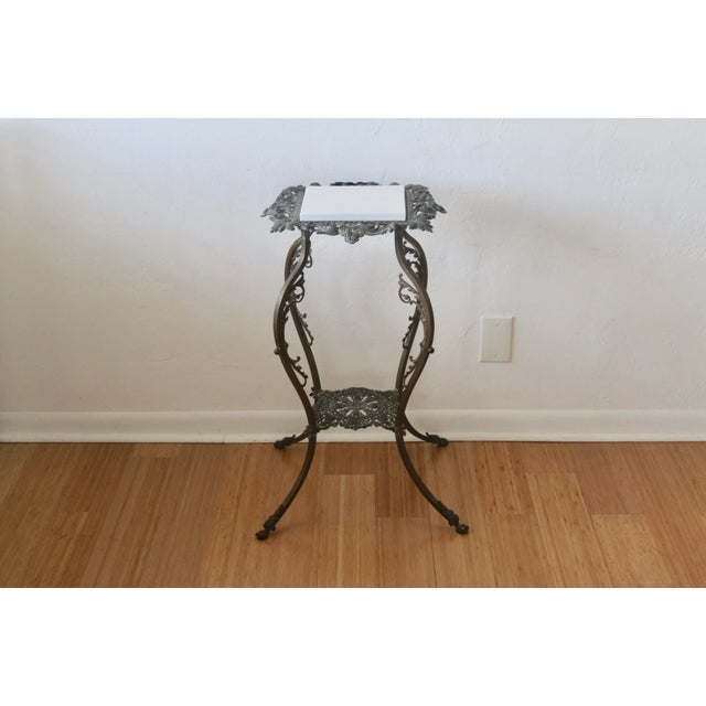 Mid 20th Century Bradley & Hubbard Style Victorian Brass Quartz Footed Plant Stand For Sale In Miami - Image 6 of 12