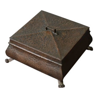 Vintage Hammered Copper Lidded Storage Box, Circa 1930s For Sale