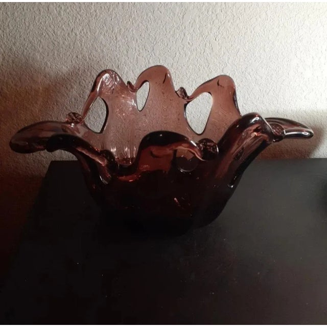 Italian 1980s White Murano Italy Amethyst Freeform Vase For Sale - Image 3 of 6