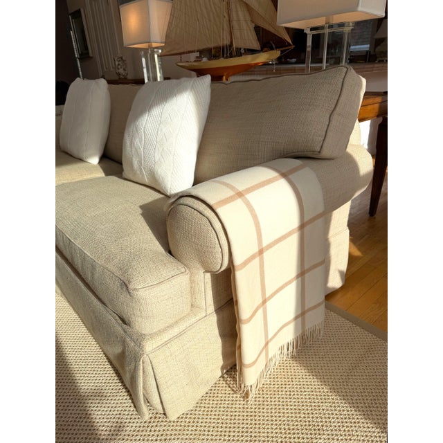 Custom English Country Roll-Arm Sofa in Tan Tweed For Sale In New York - Image 6 of 18