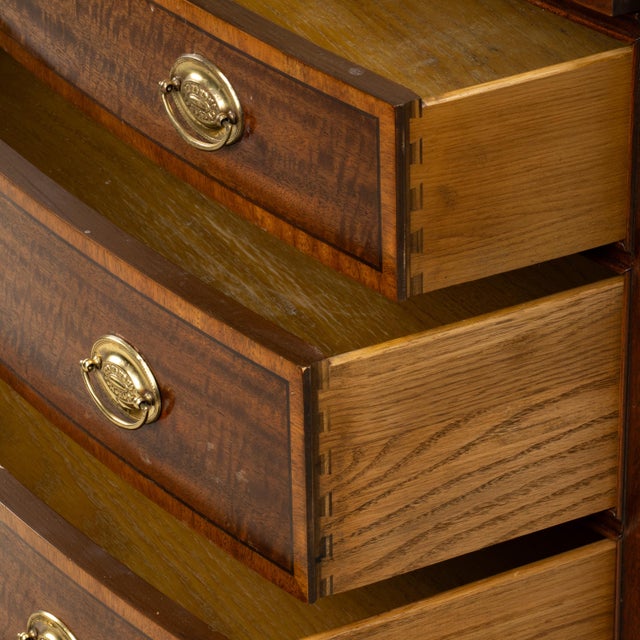 1980s Baker Furniture Georgian Inlaid Banded Mahogany Bowfront Bachelor Chest of Drawers For Sale - Image 12 of 17
