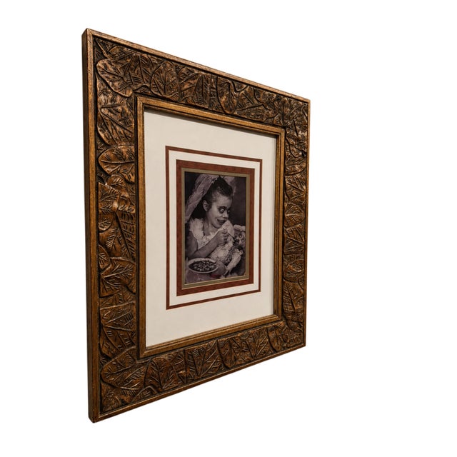 A wonderfully eerie piece of Halloween wall décor featuring a lenticular/holographic portrait that transforms as the...