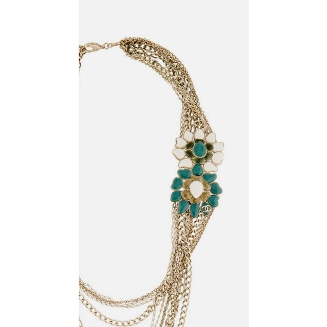 2015 Chanel Necklace Métiers d'Art Paris Dubai CC Gripoix Camellia Flower Multistrand Runway For Sale In Los Angeles - Image 6 of 10