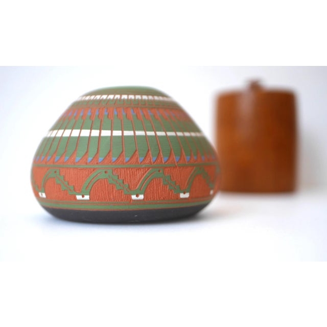Vintage Navajo Pottery Ceramic Vase with Glazing from Tanya & Garrett Bennett, 1970s For Sale - Image 4 of 10