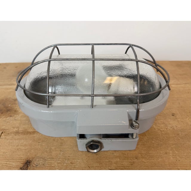 1970s Vintage Industrial Cast Aluminium Wall Light from Elektrosvit, 1970s For Sale - Image 5 of 17