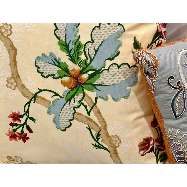 Brunschwig & Fils Pair of Custom Designer Throw Pillows – Colefax & Fowler Crewel & Brunschwig & Fils Moiré Silk For Sale - Image 4 of 12