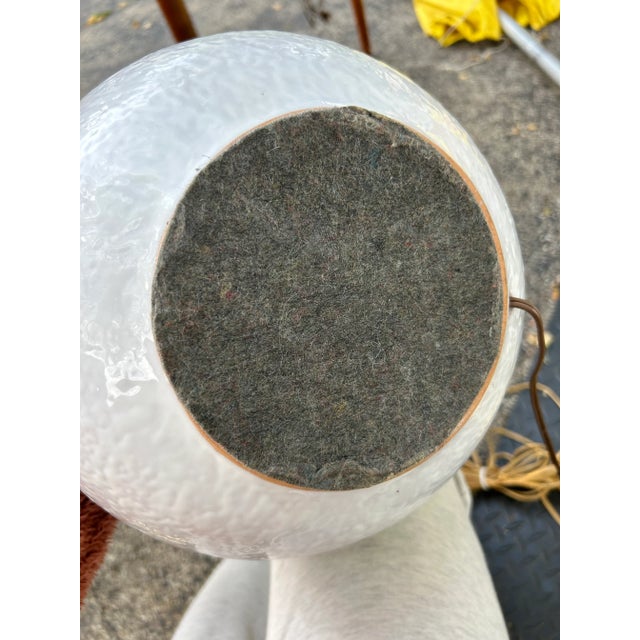 White Mid Century Modern Italian Ceramic Lamp For Sale - Image 8 of 9