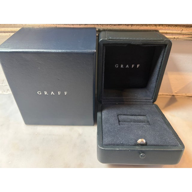 Graff 18ct White Gold Laurence Signature Faceted Wedding Band 5.66g, Size 10 For Sale - Image 10 of 11