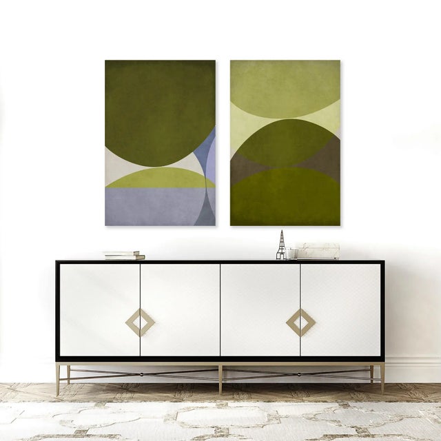 This fun avocado art explores tone on tone oval shapes that intersect. Coordinating green colour with texture ensure this...