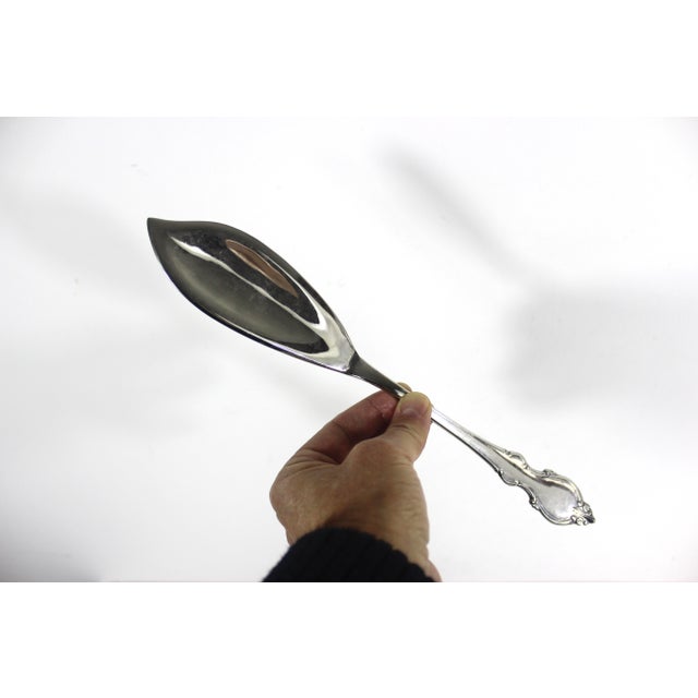 Vintage silver plated fish server, could be used to serve anything, cake, for example. I have never seen a server shaped...