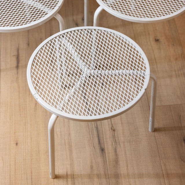 1960s Mid-Century Italian Style White Metal Mesh Tripod Stacking Tables - Set of 4 For Sale - Image 10 of 12