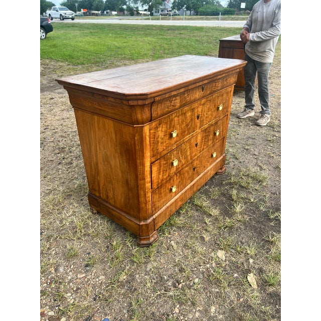 Chocolate French 19th Century Louis Philippe Flame Mahogany Chest of Drawers For Sale - Image 8 of 12