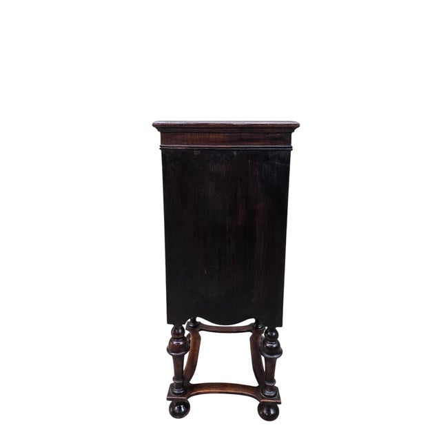Antique English Mahogany Smoking Cabinet With Glass-Lined Humidor For Sale In Chicago - Image 6 of 11