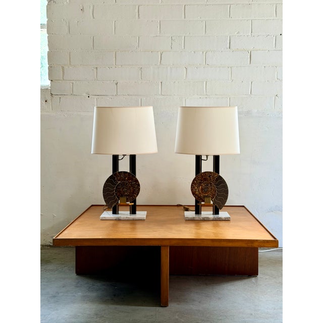 Metal Hollywood Regency Ammonite Lamps in Brass, Marble and Lacquer, France, 1970s, Set of 2 For Sale - Image 7 of 7