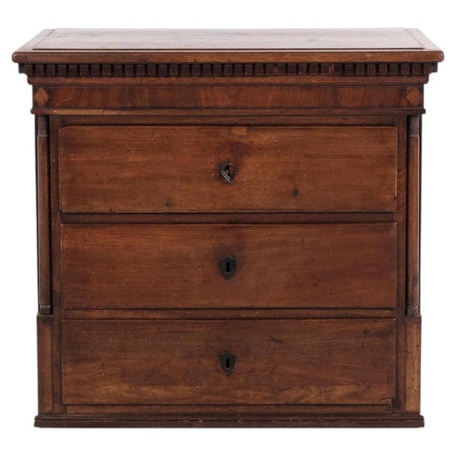 Louis XVI Chest of Drawers with Dentil Moulding and Side Columns, 1760 For Sale - Image 10 of 10
