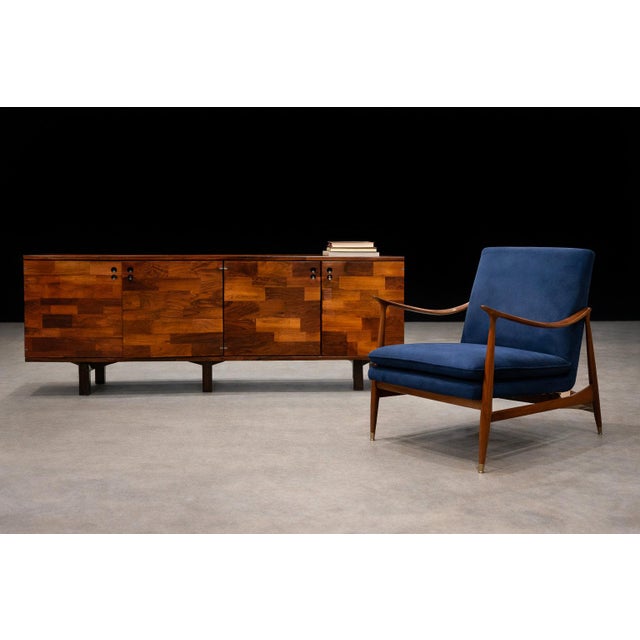 Designed in the 1960s by Jorge Zalszupin and produced by L’Atelier, this Modular credenza exemplifies the designer’s...