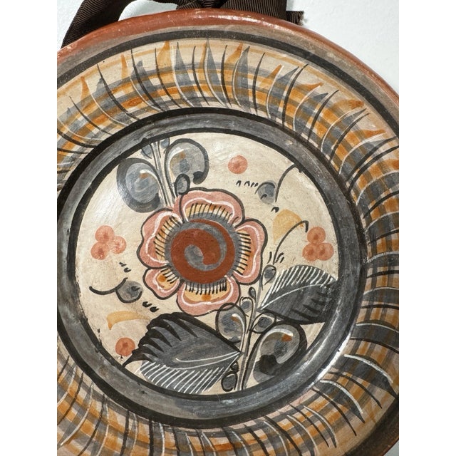 Vintage Hand Painted Mexican Folk Art Plate Hecho en Mexico Floral Wall Decor For Sale - Image 4 of 12