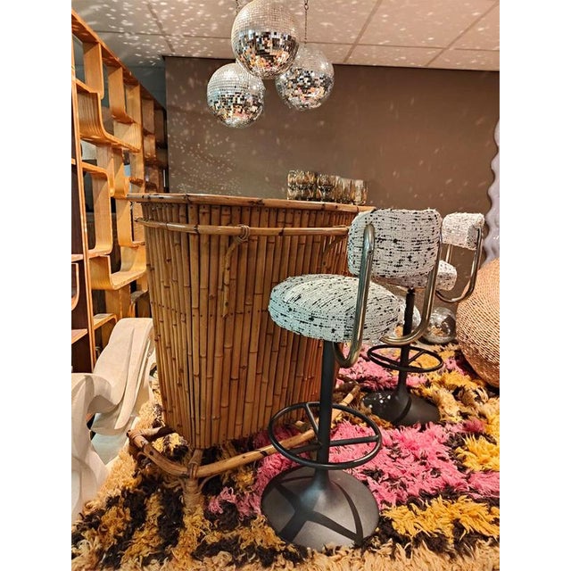 Cocktail time! Met deze unieke vintage bamboe cocktail bar haal je de summer vibes in huis. Land van herkomst: Frankrijk....