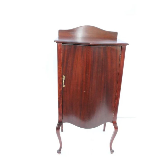Lovely English Hepplewhite sheet records music filing display cabinet made of mahogany c. 1920 featuring a square top and...