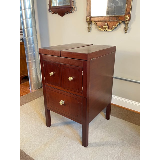 A refined and exceptionally rare period English Sheraton-style night table/basin stand, fully restored using period-...