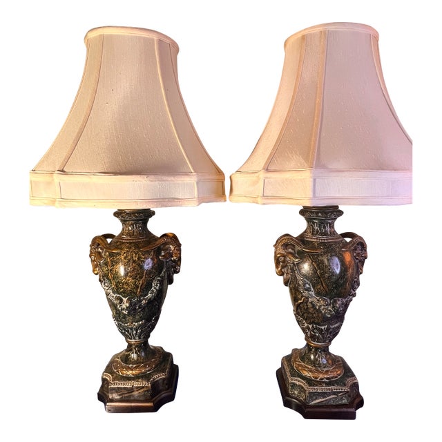 1980s Pair of Vintage Ram Head Faux Marble Faux Bronze Neoclassical Reproduction Lamps For Sale
