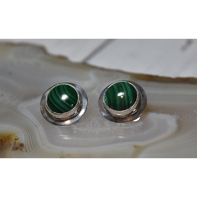 Contemporary Vintage Sterling Silver Malachite Clip-on Stud Earrings, A Pair For Sale - Image 3 of 18