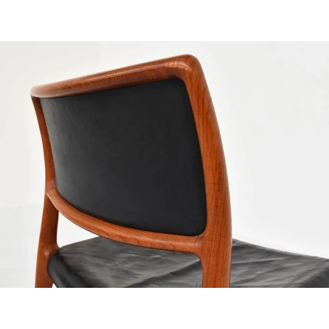 Model 80 Chairs in Patinated Black Leather by J.L. Moller for Models Fabrik, Denmark, 1960s, Set of 6 For Sale - Image 11 of 13