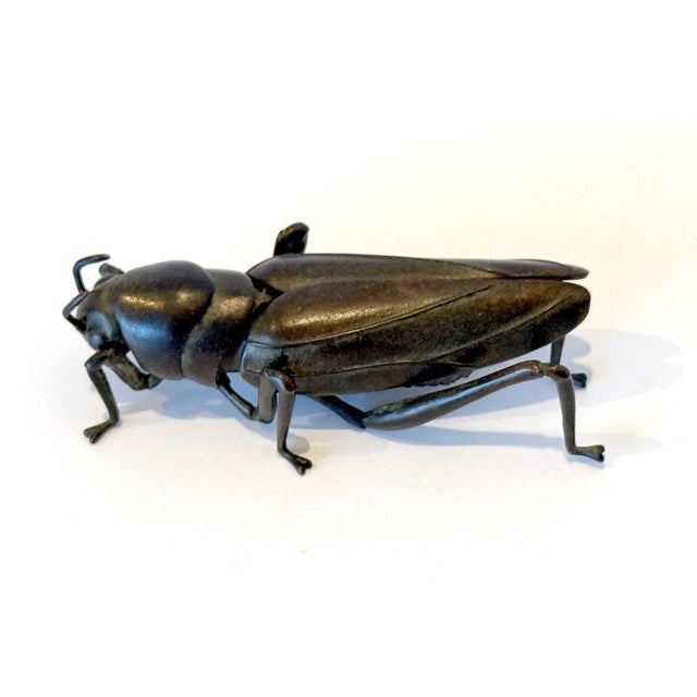 Japanese Articulate Bronze Grasshopper Jizai Okimono Myochin Linage Signed For Sale - Image 9 of 16