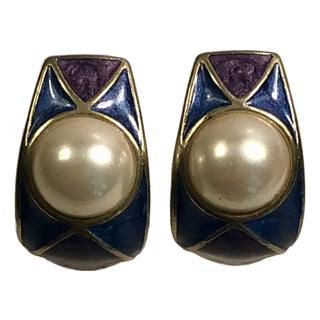 1980s Trifari Purple Blue Enamel Pearl Half Hoop Earrings, Pair For Sale