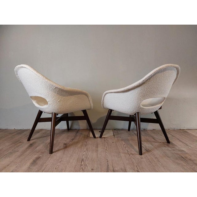 Vintage Shell Armchairs in White Curly Fabric by Miroslav Navratil for Cesky Nabytek, Czech, 1960s, Set of 2 For Sale - Image 4 of 13