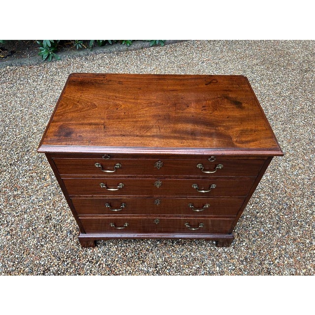 George III Mahogany Chest of Drawers, 1780 For Sale - Image 6 of 13