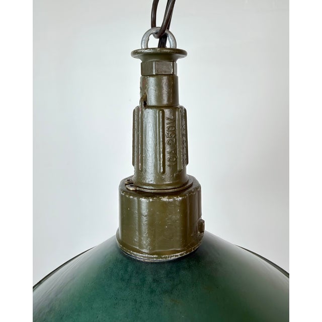 Mid-Century Modern Industrial Green Enamel Military Pendant Lamp with Cast Aluminium Top, 1960s For Sale - Image 3 of 18