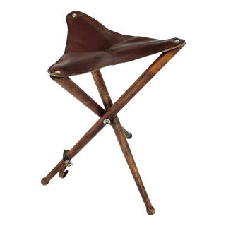 Military Campaign Foldable Tripod Hunting Stool in Wood and Leather Upholstery For Sale